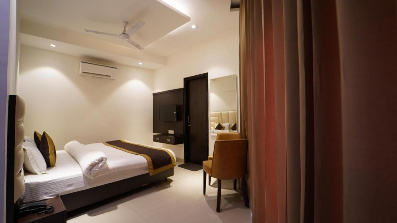 Hotel Avi Inn Amritsar Esterno foto