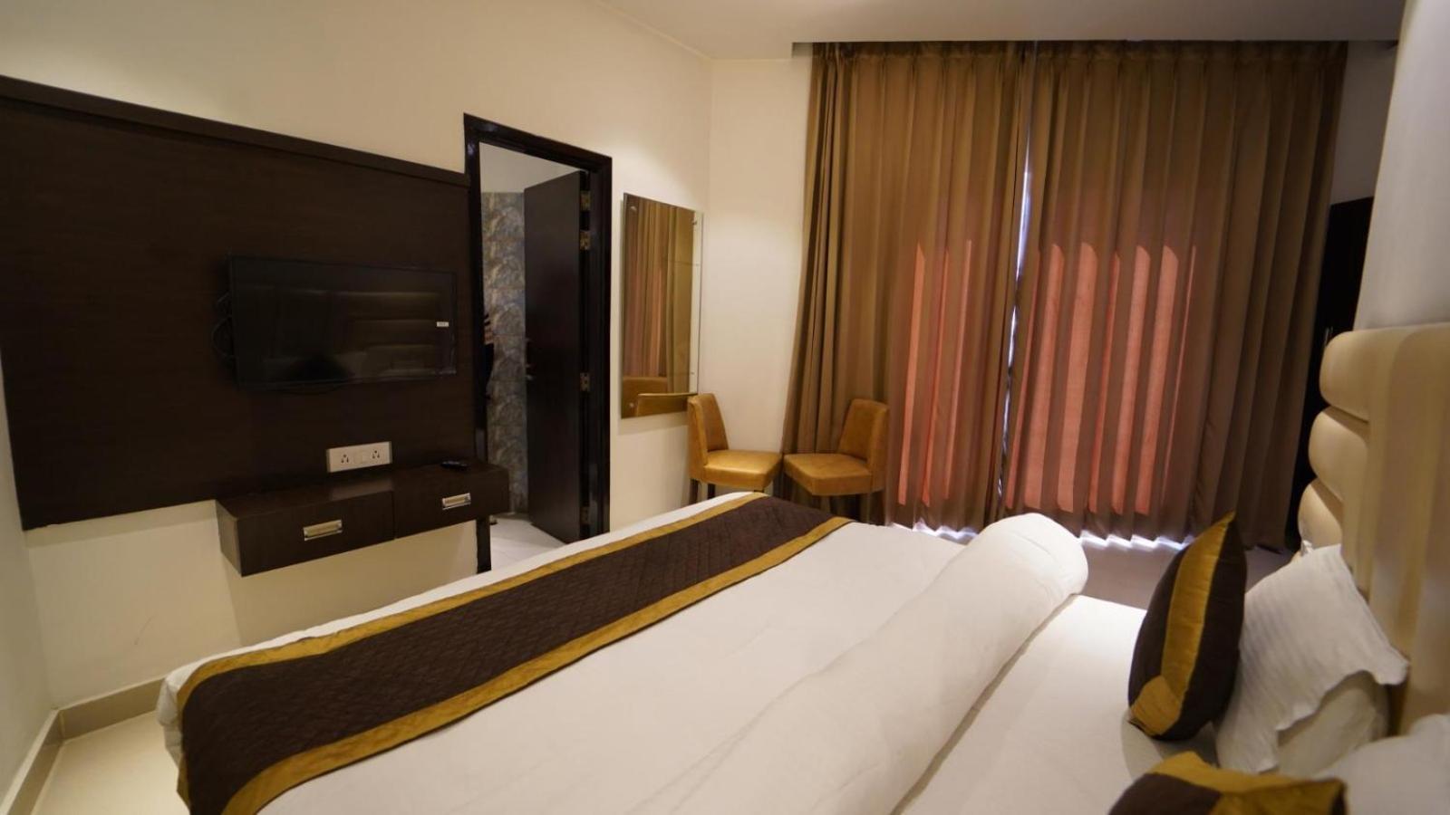 Hotel Avi Inn Amritsar Esterno foto