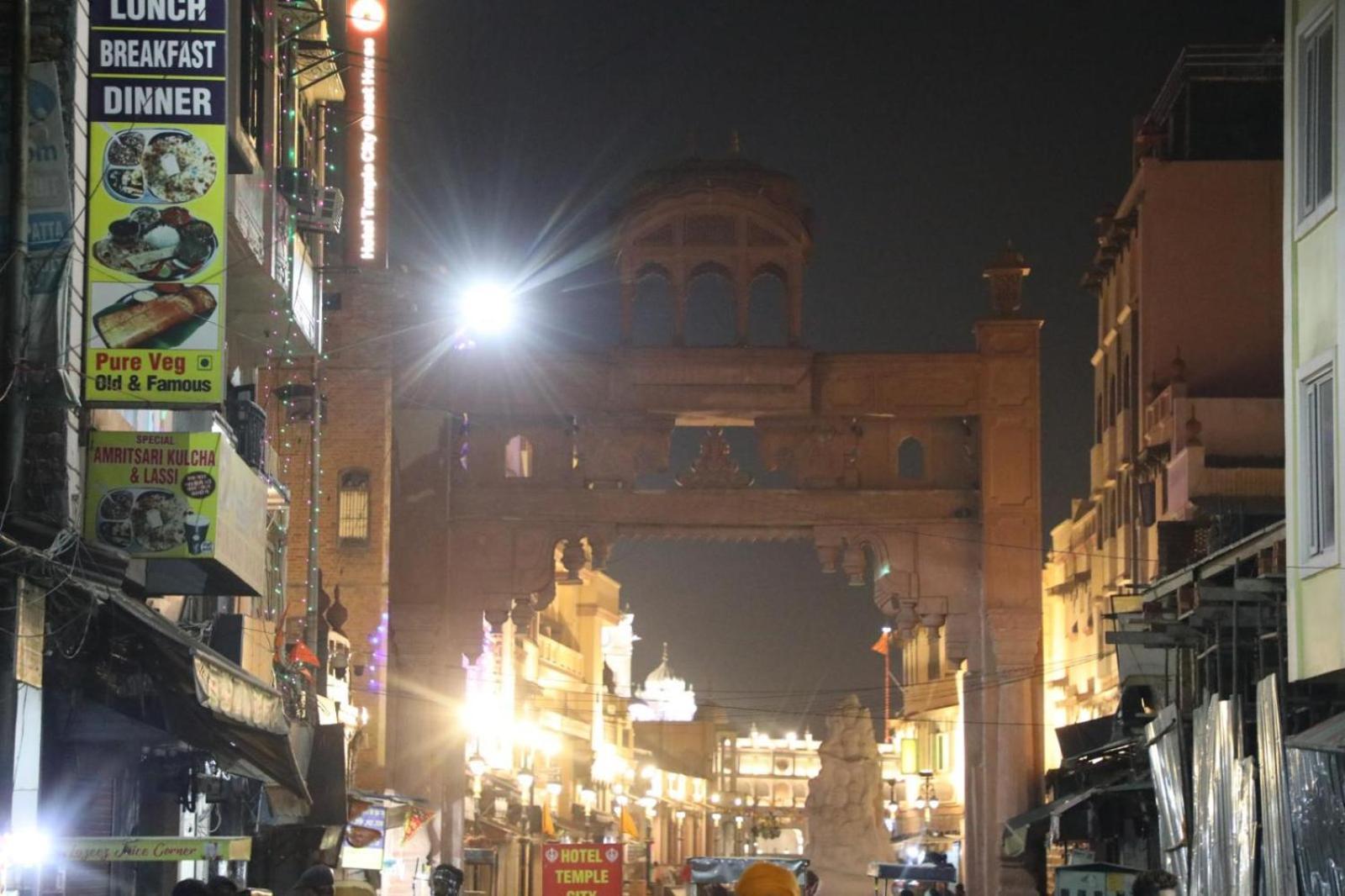 Hotel Avi Inn Amritsar Esterno foto