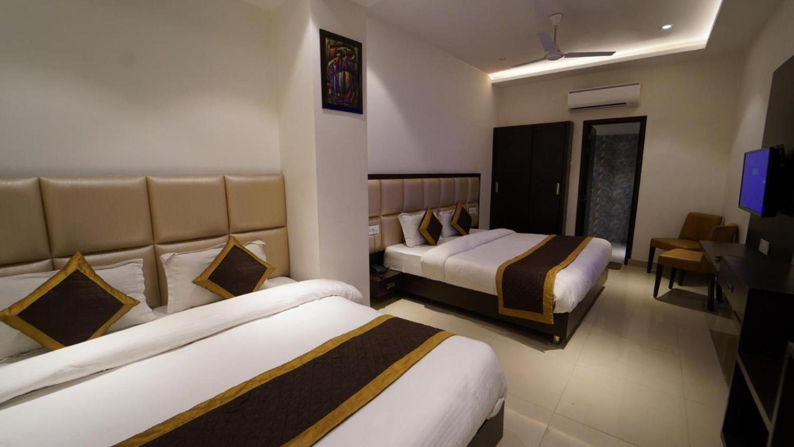 Hotel Avi Inn Amritsar Esterno foto