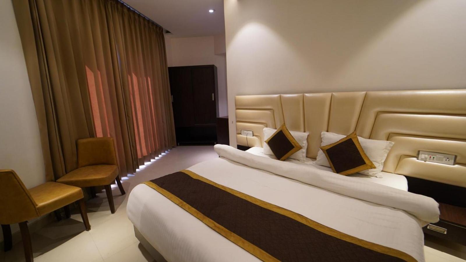 Hotel Avi Inn Amritsar Esterno foto